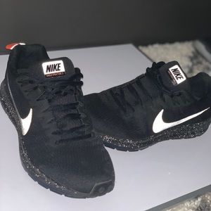 NIKE Zoom Shield Structure 21